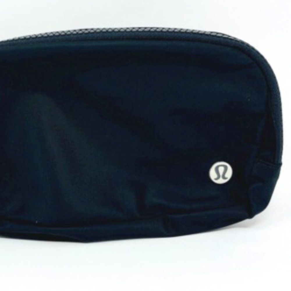 NWT Lululemon Black Everywhere Travel Outdoor Fashion Nylon Belt Bag Brand New